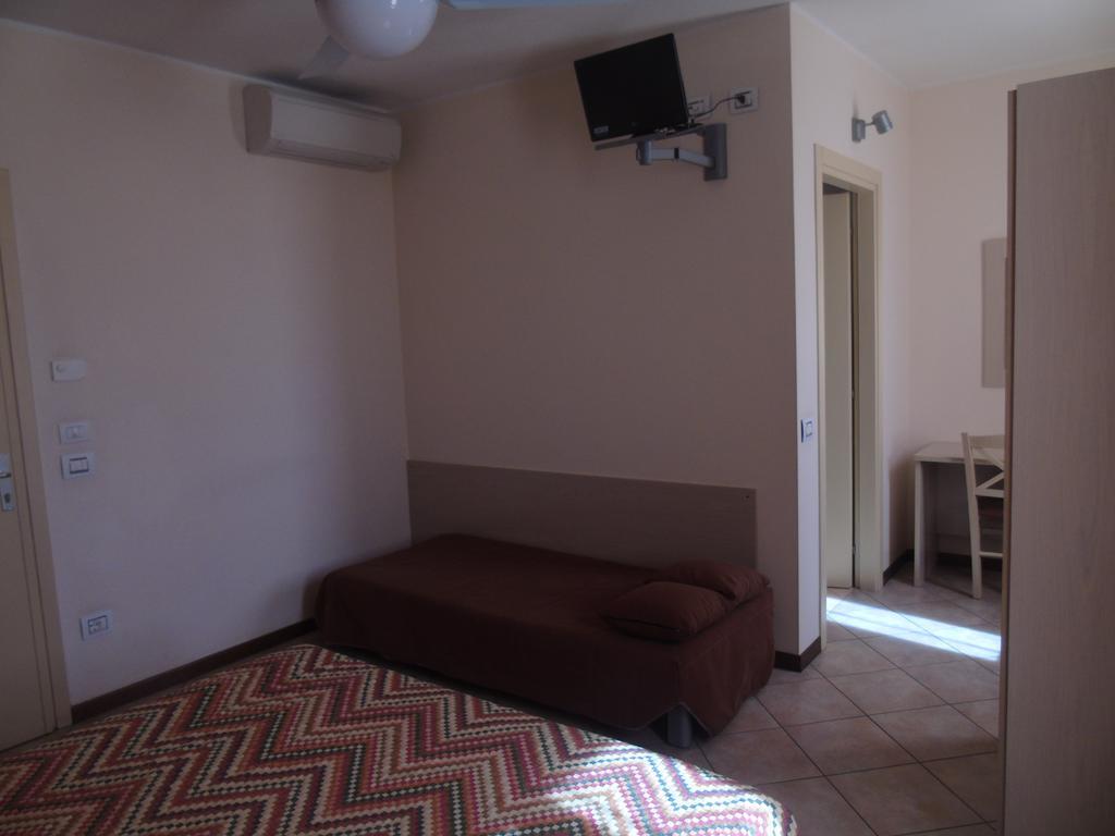 Albergo Grifone 1891 Peschiera del Garda Room photo